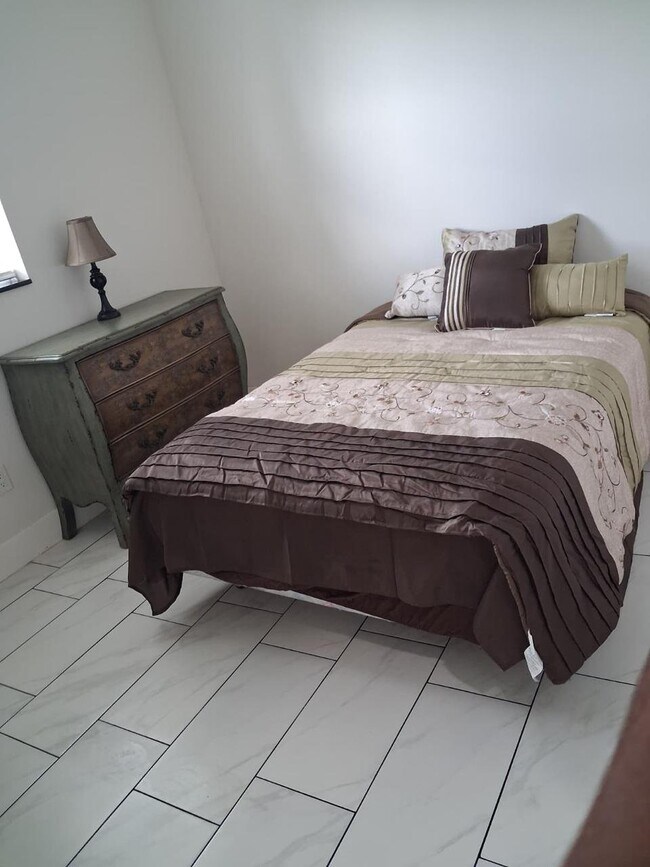 Foto del edificio - 3408 Douglas St