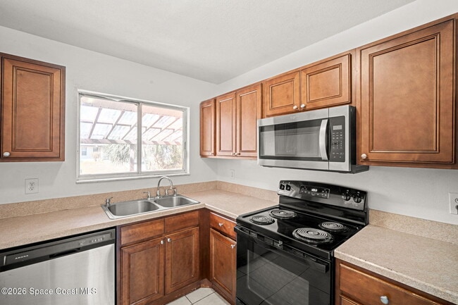 Building Photo - 983 Tacaro Ave SE