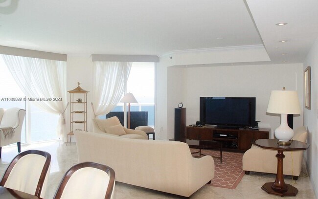 Foto del edificio - 17201 Collins Ave