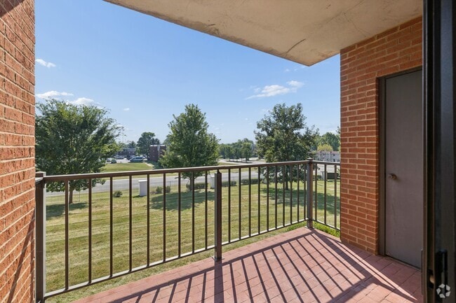 2BR, 2BA - 1,100SF - Balcony - West Chester Place