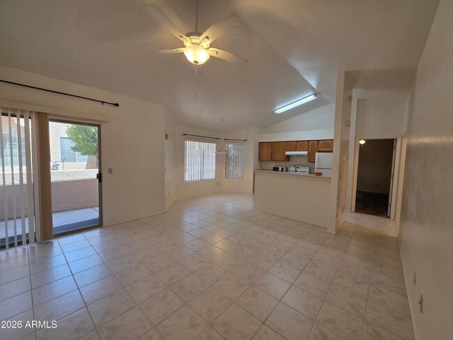 Foto del edificio - 586 S Sawmill Gardens Dr
