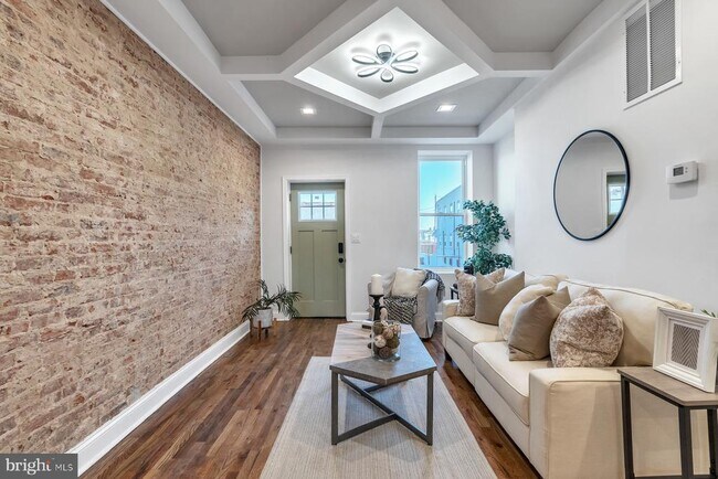 Foto del edificio - 3405 Claremont St