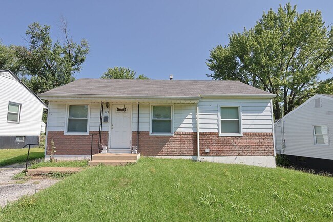 Foto del edificio - Charming 3-Bedroom Ranch with Large Backyard