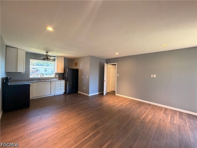 Foto del edificio - 8406 Sevigny Dr