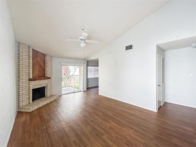 Foto del edificio - 5801 West Gate Blvd