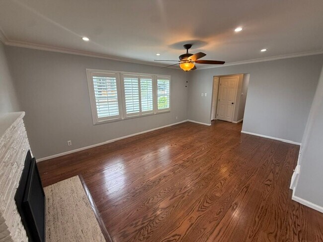 Foto del edificio - Charming San Mateo Home  – Spacious Yard & Prime Commuter Location!