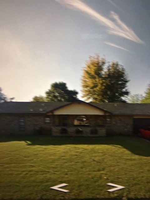 3 bedroom 2 bath house - 1034 W Dorchester Way