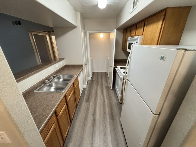 Building Photo - Beautiful 1Bed/1Bath/1Car 2nd floor Condo located in the beautiful Tuscano Gated Community!