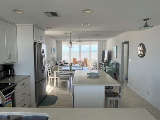 Foto del edificio - 7000 Beach Plaza