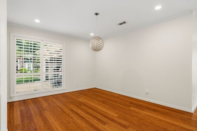 Foto del edificio - 14207 Woodville Gardens Dr