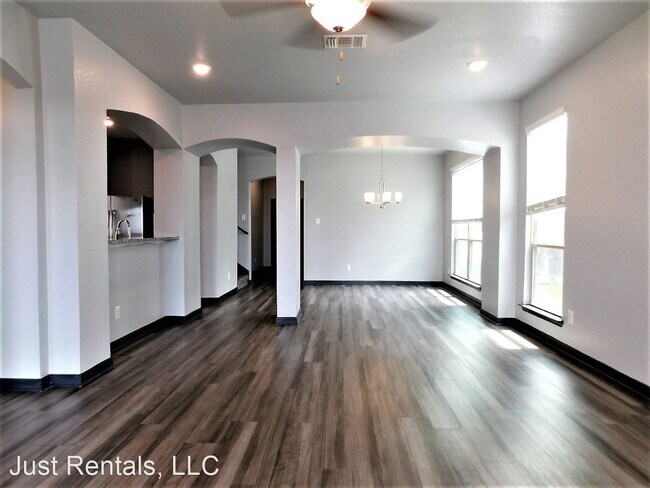Foto del edificio - 5 br, 3.5 bath House - 3405 Addison St