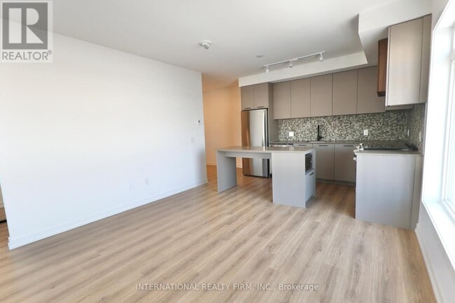 Building Photo - B-020-B-020 LAGERFELD Dr