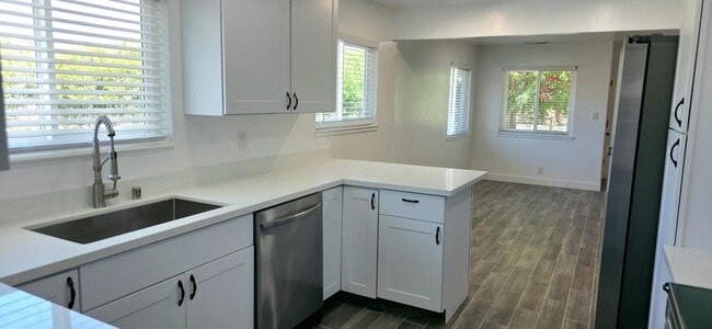 Foto del edificio - 125 Farrell Ave