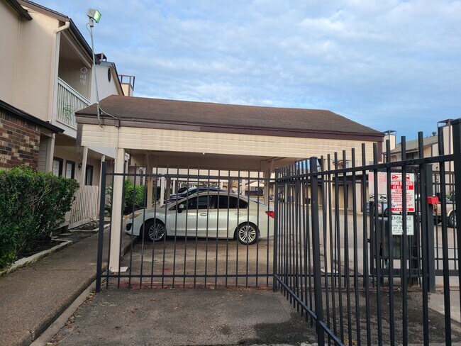 Carport - 3801 Tanglewilde St