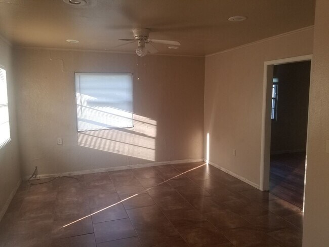 Building Photo - 1 bedroom 1 bath