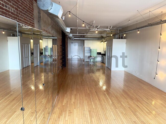 Building Photo - 500 Molino St