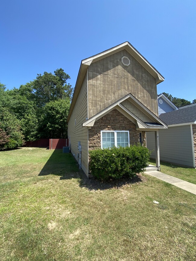 Building Photo - 31 Arbor Cove Dr