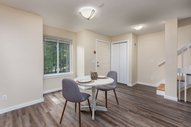 Building Photo - 87 Dunvegan Wds Dr