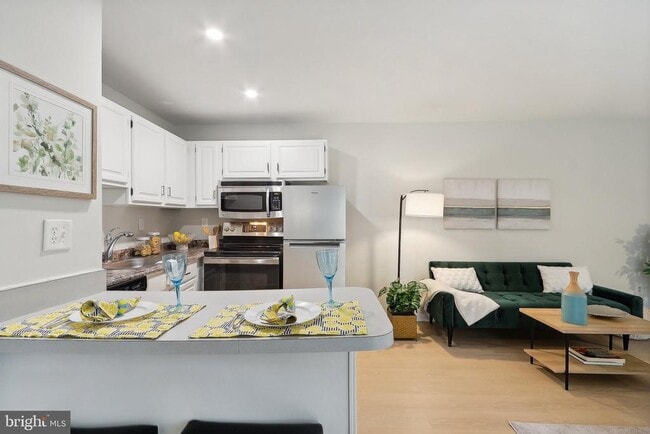 Foto del edificio - 6638 Hillandale Rd