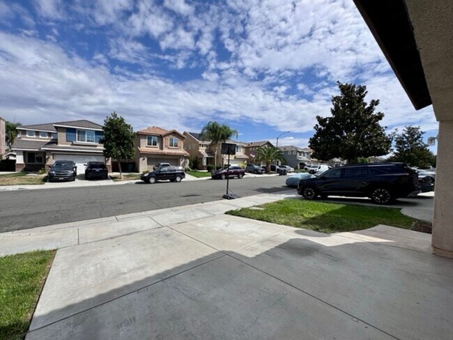 Foto del edificio - 4 Bedroom Menifee home on Menifee Lakes Go...