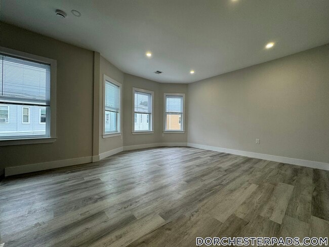 Building Photo - 10 Cawfield St