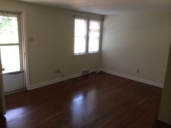 Foto del edificio - 4339 Clairton Boulevard