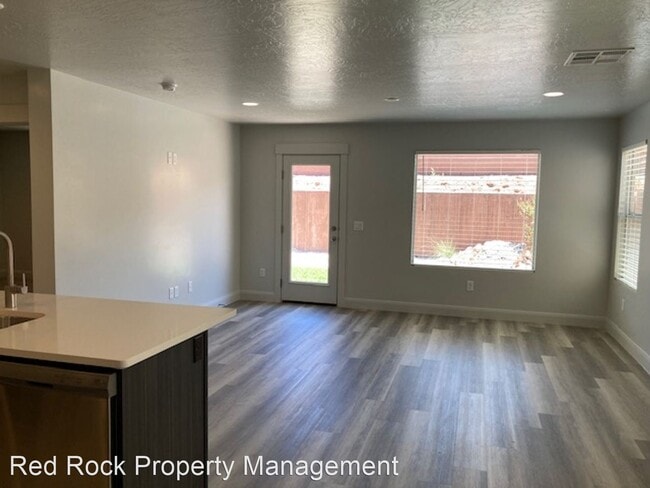 Foto del edificio - 4 br, 2.5 bath House - 4160 E Phobos Lane