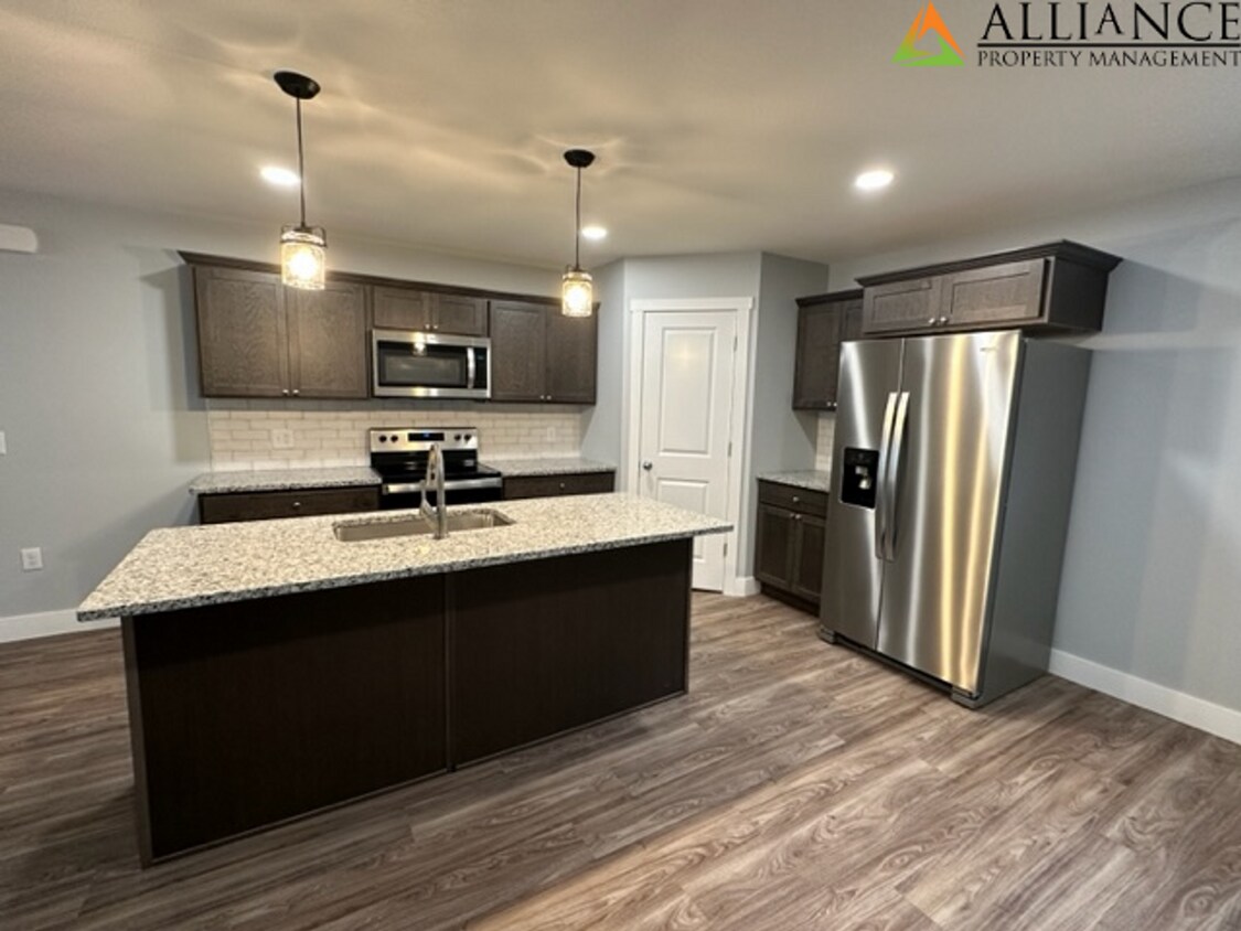 NEW BUILD!! 3 Bed/ 2 Bath Open Floor Plan House Rental in Saint