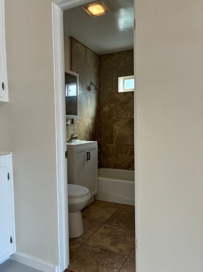 Foto del edificio - Live at the Beach 300 ft from Ocean in OB! 1 Bed 1 Bath w/Parking