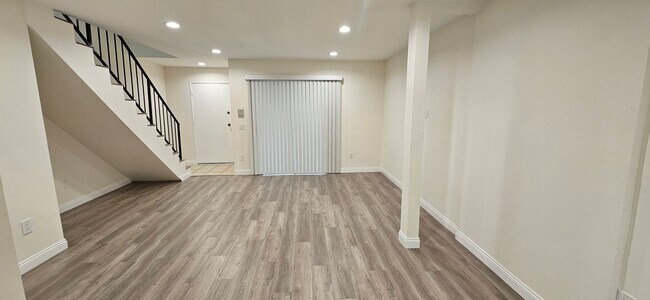 Foto del edificio - Beautifully Renovated Townhouse with Moder...