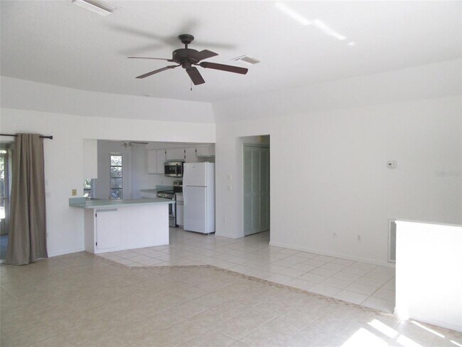 Foto del edificio - 23252 McQueeney Ave