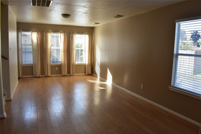 Building Photo - 6353 Austinville Dr