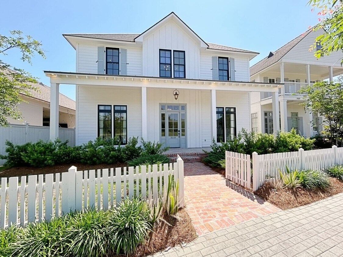 Foto principal - 4 Bedroom home in Pointe Marie