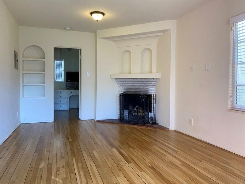 Primary Photo - 827 19th St
