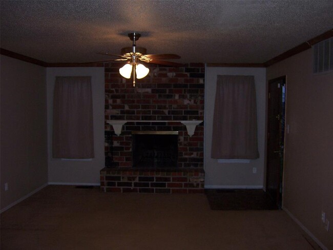 Building Photo - 103 Crystal Cir