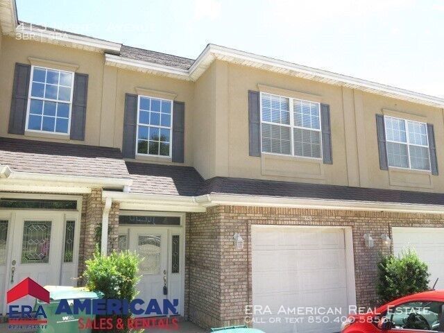 Primary Photo - 3 Bed Walton Oaks Townhome!