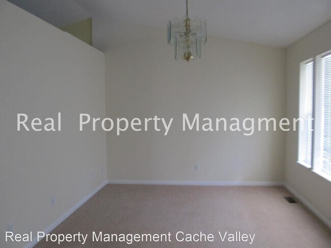 Foto del edificio - 3 br, 2 bath House - 221 E 570 N
