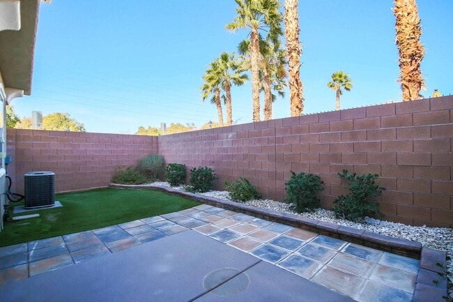 Building Photo - Upgraded Condo in Gated Northwest Community