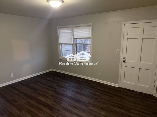 Foto del edificio - 70 Lakeside Dr