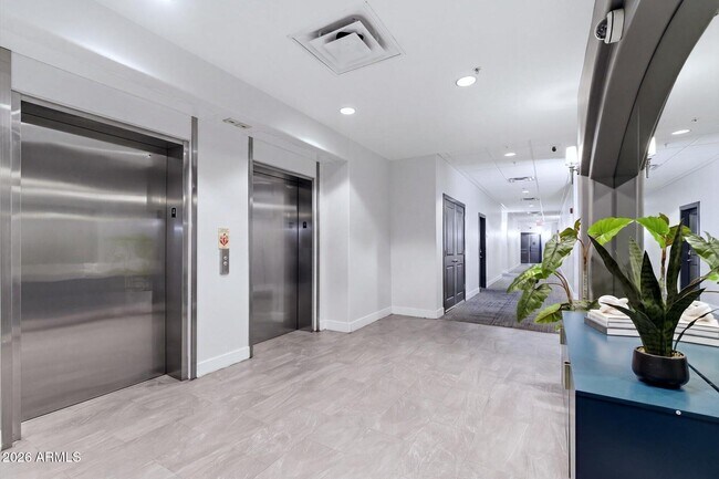 Foto del edificio - 945 E Playa Del Norte Dr