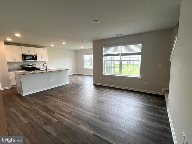 Building Photo - 164 Hamstead Dr