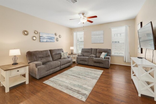 Building Photo - 217 Sheepshank Dr