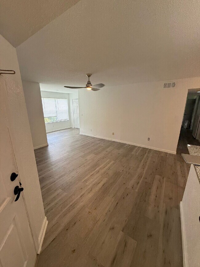 Foto del edificio - Fully renovated 2-Bed with 1.5 Baths at Co...