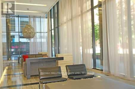 Building Photo - 110 Charles St E