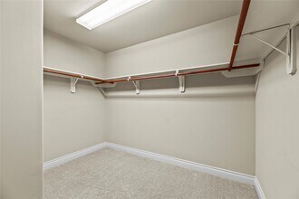 Building Photo - 5335 Stoneridge Ct