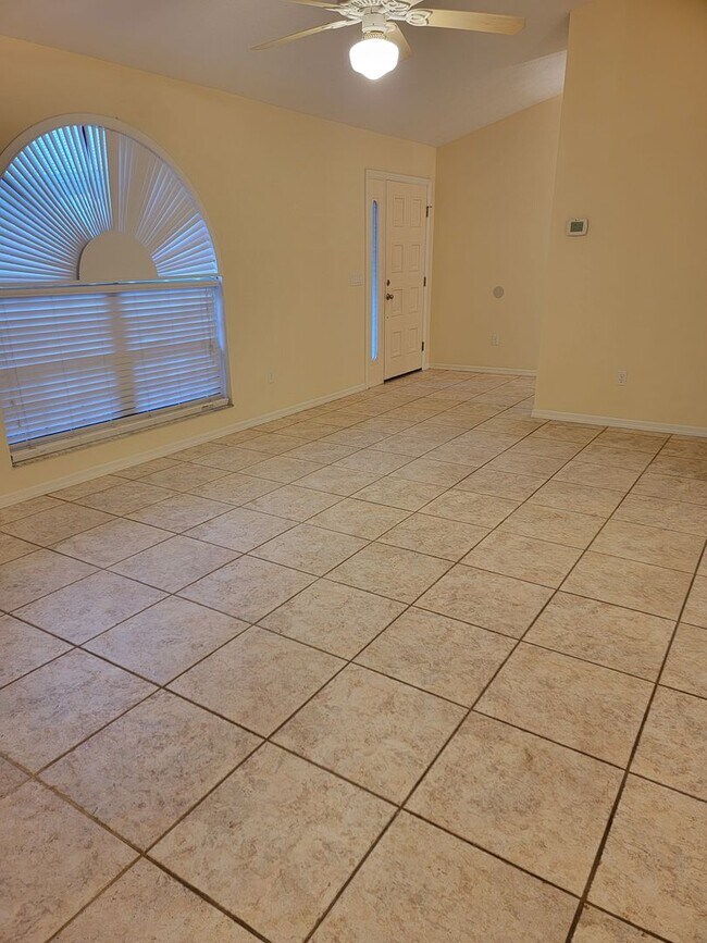Building Photo - Magnificent 3/2/2 Pool Home in Citrus Hill...