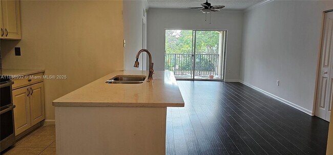 Foto del edificio - 5800 W Sample Rd