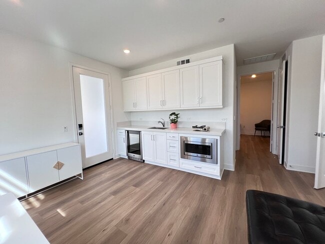Building Photo - 105 Seep