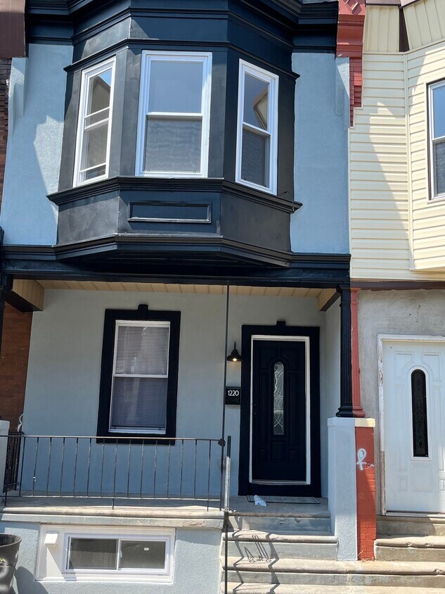 Primary Photo - 1220 S Saint Bernard St
