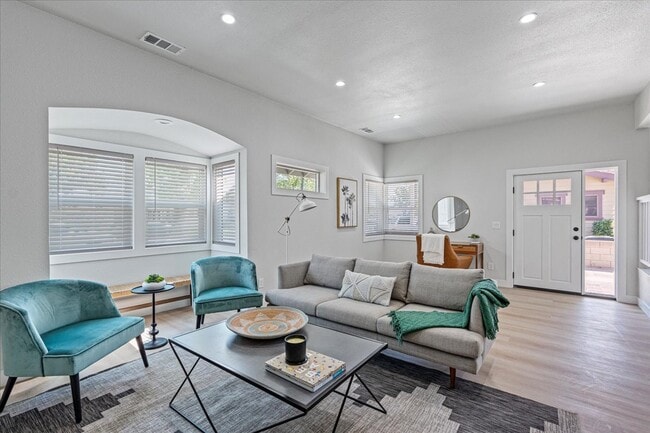 Foto del edificio - 1043 E Palmyra Ave